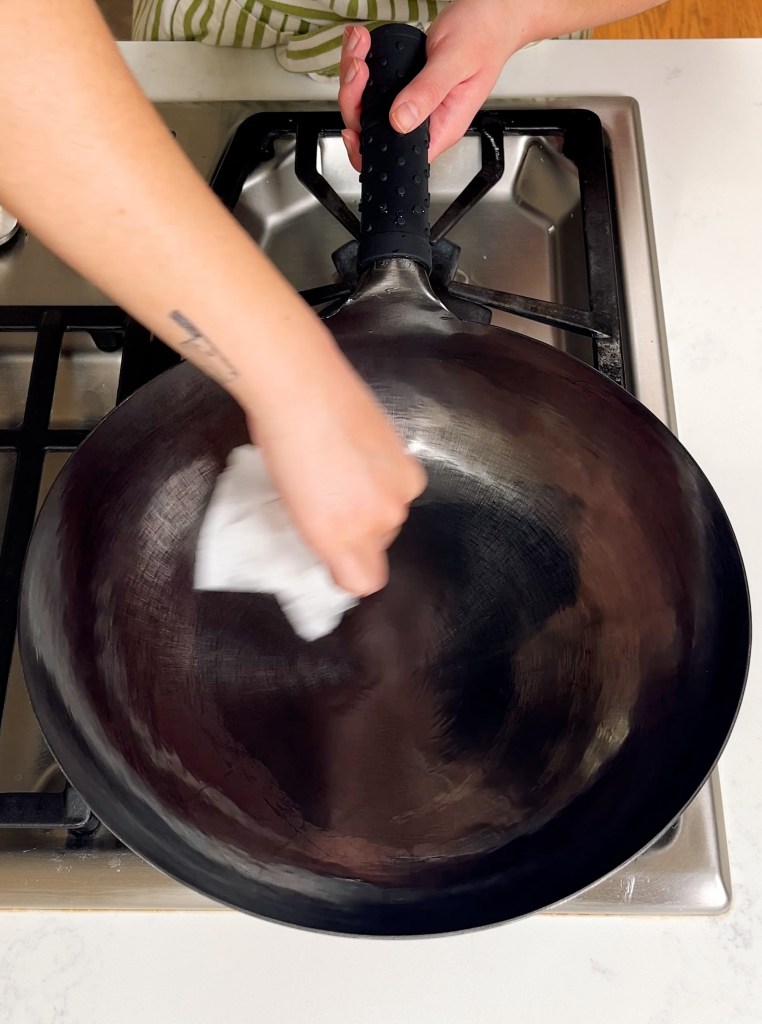 How to season a wok