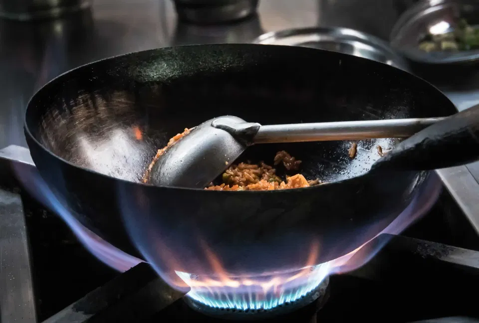 The Clash of Titans: Wok vs Frying Pan for Asian Cooking