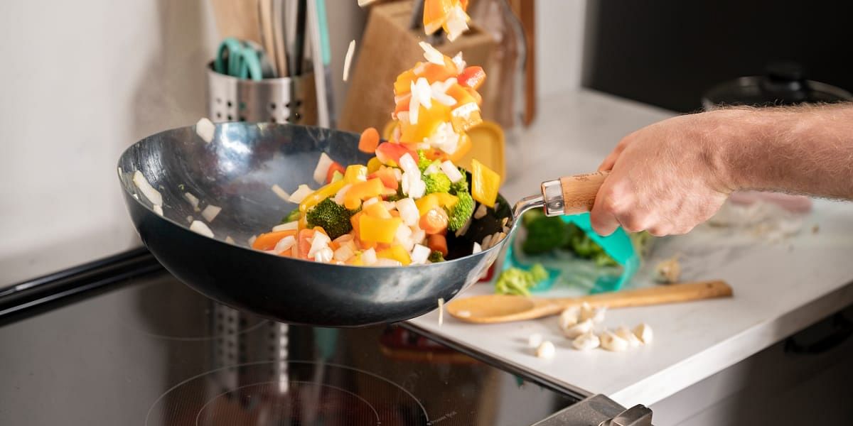 What are the differences and advantages of using a wok?